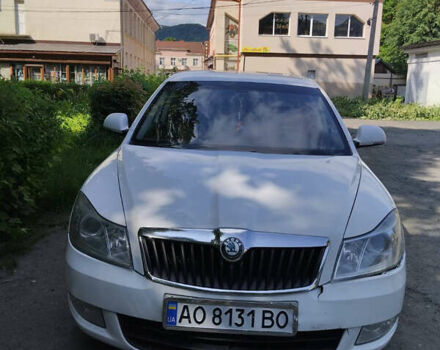 Белый Шкода Октавия, объемом двигателя 1.6 л и пробегом 220 тыс. км за 6400 $, фото 1 на Automoto.ua