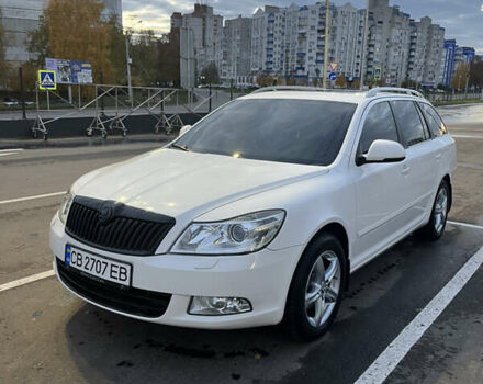 Шкода Октавия 2011 в Чернигове на Automoto.ua Белый Шкода Октавия, объемом двигателя 1.99 л и пробегом 283 тыс. км за 10000 $, фото 1 на Automoto.ua