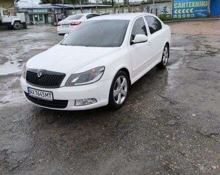 Белый Шкода Октавия, объемом двигателя 1.6 л и пробегом 327 тыс. км за 8400 $, фото 1 на Automoto.ua
