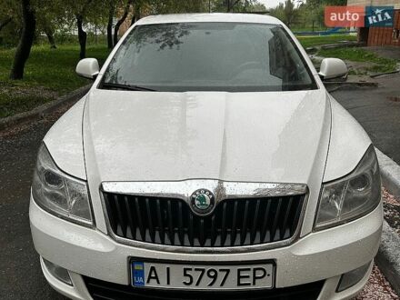 Белый Шкода Октавия, объемом двигателя 1.6 л и пробегом 221 тыс. км за 8200 $, фото 1 на Automoto.ua
