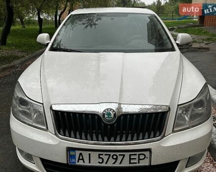 Белый Шкода Октавия, объемом двигателя 1.6 л и пробегом 221 тыс. км за 8200 $, фото 1 на Automoto.ua