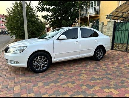 Белый Шкода Октавия, объемом двигателя 2 л и пробегом 240 тыс. км за 8700 $, фото 1 на Automoto.ua