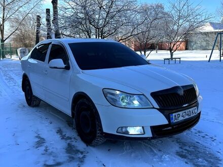 Белый Шкода Октавия, объемом двигателя 1.6 л и пробегом 28000 тыс. км за 5850 $, фото 1 на Automoto.ua