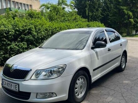 Білий Шкода Октавія, об'ємом двигуна 1.6 л та пробігом 234 тис. км за 7400 $, фото 1 на Automoto.ua
