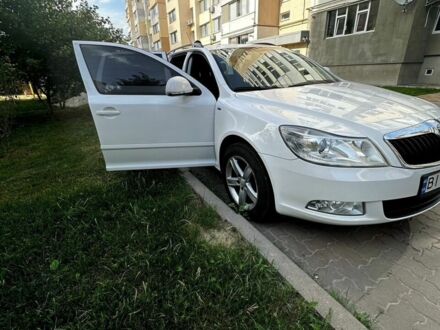 Белый Шкода Октавия, объемом двигателя 1.8 л и пробегом 240 тыс. км за 9000 $, фото 1 на Automoto.ua