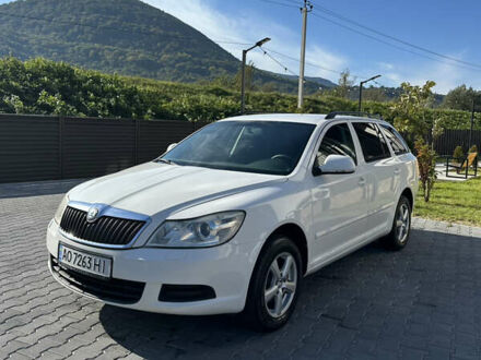 Шкода Октавия 2011 в Тячеве на Automoto.ua Белый Шкода Октавия, объемом двигателя 1.6 л и пробегом 220 тыс. км за 7500 $, фото 1 на Automoto.ua