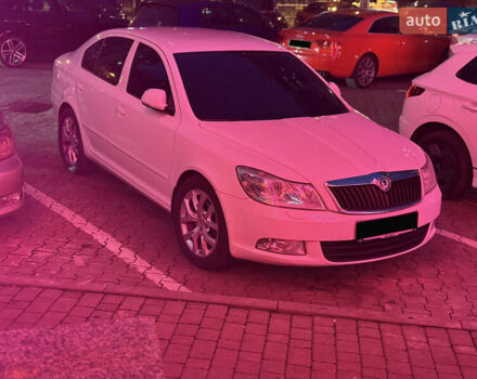 Белый Шкода Октавия, объемом двигателя 1.6 л и пробегом 200 тыс. км за 9999 $, фото 1 на Automoto.ua