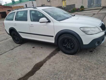 Белый Шкода Октавия, объемом двигателя 1.8 л и пробегом 255 тыс. км за 8000 $, фото 1 на Automoto.ua