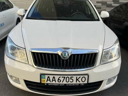 Шкода Октавия 2011 в Киеве на Automoto.ua Белый Шкода Октавия, объемом двигателя 1.8 л и пробегом 154 тыс. км за 8900 $, фото 1 на Automoto.ua