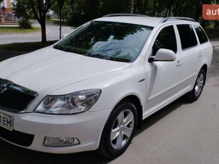 Шкода Октавия 2011 в Тернополе на Automoto.ua Белый Шкода Октавия, объемом двигателя 1.97 л и пробегом 354 тыс. км за 7200 $, фото 1 на Automoto.ua