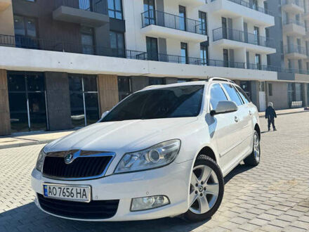 Шкода Октавия 2011 в Ужгороде на Automoto.ua Белый Шкода Октавия, объемом двигателя 1.97 л и пробегом 278 тыс. км за 8500 $, фото 1 на Automoto.ua