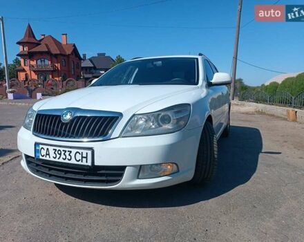 Белый Шкода Октавия, объемом двигателя 1.6 л и пробегом 245 тыс. км за 8200 $, фото 1 на Automoto.ua