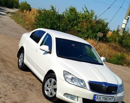 Белый Шкода Октавия, объемом двигателя 1.8 л и пробегом 230 тыс. км за 7400 $, фото 1 на Automoto.ua