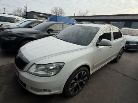 Белый Шкода Октавия, объемом двигателя 1.8 л и пробегом 170 тыс. км за 10000 $, фото 1 на Automoto.ua