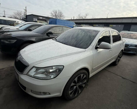 Белый Шкода Октавия, объемом двигателя 1.8 л и пробегом 170 тыс. км за 10000 $, фото 1 на Automoto.ua