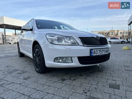Шкода Октавия 2012 в Ужгороде на Automoto.ua Белый Шкода Октавия, объемом двигателя 1.97 л и пробегом 355 тыс. км за 8500 $, фото 1 на Automoto.ua