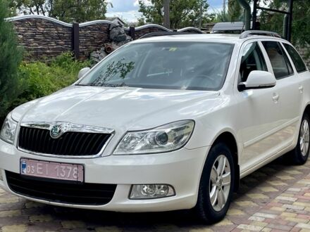 Шкода Октавия 2012 в Кременчуге на Automoto.ua Белый Шкода Октавия, объемом двигателя 1.8 л и пробегом 275 тыс. км за 7800 $, фото 1 на Automoto.ua