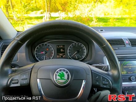 Белый Шкода Октавия, объемом двигателя 1.6 л и пробегом 287 тыс. км за 9500 $, фото 1 на Automoto.ua