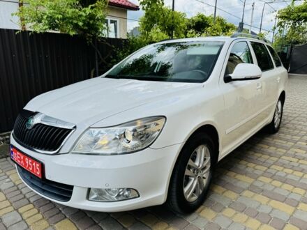 Белый Шкода Октавия, объемом двигателя 2 л и пробегом 229 тыс. км за 11499 $, фото 1 на Automoto.ua