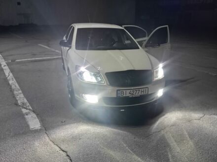 Білий Шкода Октавія, об'ємом двигуна 1.8 л та пробігом 226 тис. км за 8200 $, фото 1 на Automoto.ua