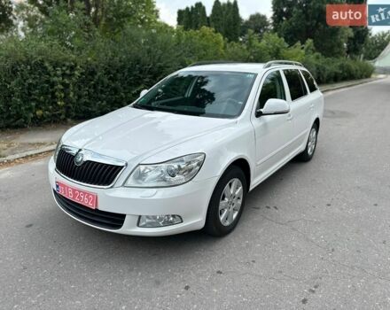 Белый Шкода Октавия, объемом двигателя 1.6 л и пробегом 247 тыс. км за 7900 $, фото 1 на Automoto.ua