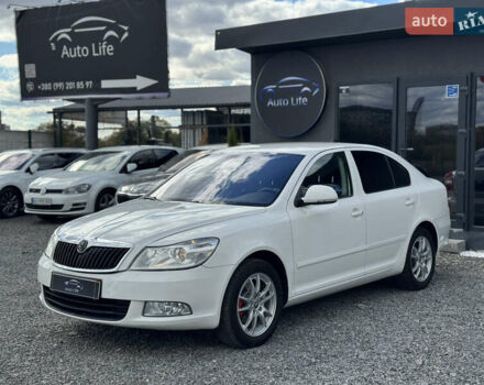 Белый Шкода Октавия, объемом двигателя 1.6 л и пробегом 239 тыс. км за 7999 $, фото 1 на Automoto.ua