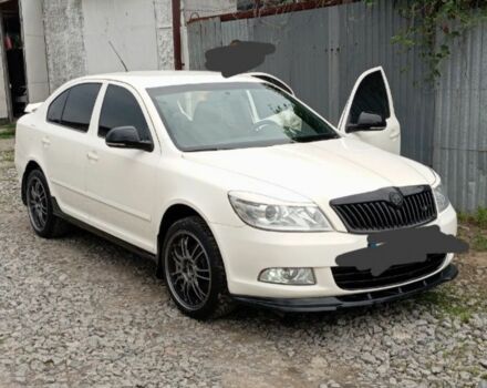 Белый Шкода Октавия, объемом двигателя 1.8 л и пробегом 220 тыс. км за 9500 $, фото 1 на Automoto.ua