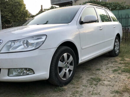 Белый Шкода Октавия, объемом двигателя 1.6 л и пробегом 237 тыс. км за 7129 $, фото 1 на Automoto.ua