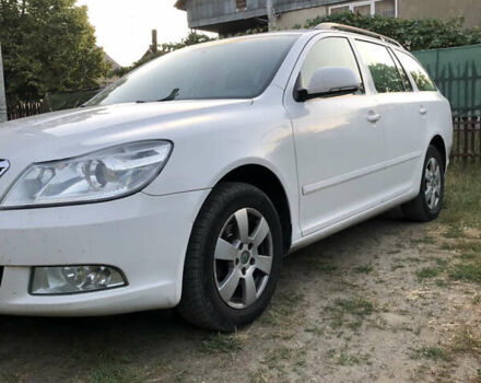 Белый Шкода Октавия, объемом двигателя 1.6 л и пробегом 237 тыс. км за 7129 $, фото 1 на Automoto.ua