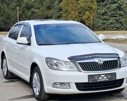 Белый Шкода Октавия, объемом двигателя 2 л и пробегом 131 тыс. км за 8300 $, фото 1 на Automoto.ua
