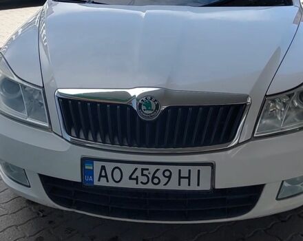 Белый Шкода Октавия, объемом двигателя 2 л и пробегом 300 тыс. км за 6000 $, фото 1 на Automoto.ua