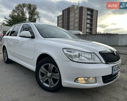 Белый Шкода Октавия, объемом двигателя 1.6 л и пробегом 375 тыс. км за 6500 $, фото 1 на Automoto.ua