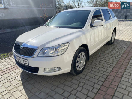 Білий Шкода Октавія, об'ємом двигуна 1.6 л та пробігом 241 тис. км за 8000 $, фото 1 на Automoto.ua