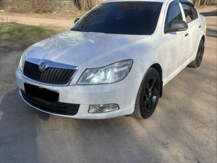 Білий Шкода Октавія, об'ємом двигуна 1.6 л та пробігом 2 тис. км за 8000 $, фото 1 на Automoto.ua
