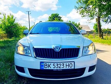 Шкода Октавія 2012 у Белгород-Днестровском на Automoto.ua Білий Шкода Октавія, об'ємом двигуна 1.6 л та пробігом 231 тис. км за 7700 $, фото 1 на Automoto.ua