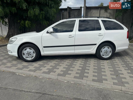 Шкода Октавия 2012 в Лубнах на Automoto.ua Белый Шкода Октавия, объемом двигателя 1.6 л и пробегом 270 тыс. км за 5999 $, фото 1 на Automoto.ua