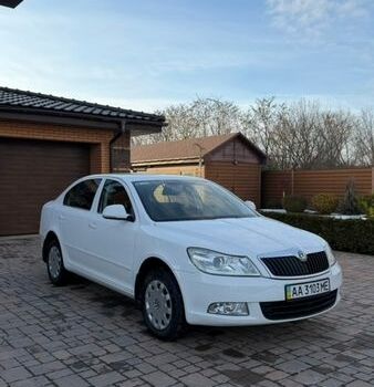 Белый Шкода Октавия, объемом двигателя 1.6 л и пробегом 238 тыс. км за 7900 $, фото 1 на Automoto.ua