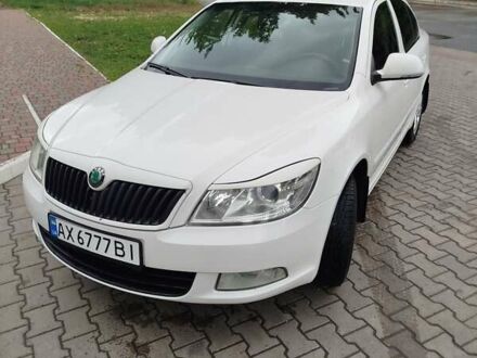 Шкода Октавия 2012 в Лозовой на Automoto.ua Белый Шкода Октавия, объемом двигателя 1.6 л и пробегом 201 тыс. км за 8700 $, фото 1 на Automoto.ua