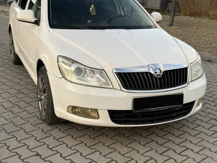 Белый Шкода Октавия, объемом двигателя 1.97 л и пробегом 370 тыс. км за 8300 $, фото 1 на Automoto.ua