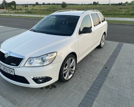 Белый Шкода Октавия, объемом двигателя 2 л и пробегом 369 тыс. км за 10200 $, фото 1 на Automoto.ua