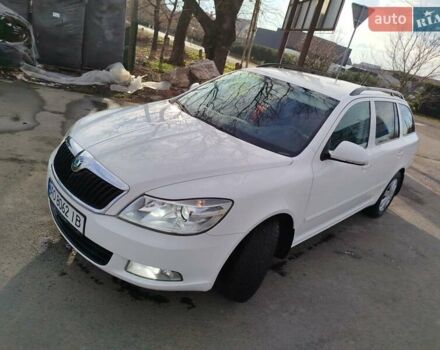 Белый Шкода Октавия, объемом двигателя 1.6 л и пробегом 380 тыс. км за 7600 $, фото 1 на Automoto.ua