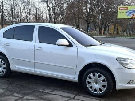 Белый Шкода Октавия, объемом двигателя 1.8 л и пробегом 83 тыс. км за 8800 $, фото 1 на Automoto.ua