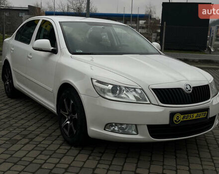 Білий Шкода Октавія, об'ємом двигуна 1.6 л та пробігом 260 тис. км за 8800 $, фото 1 на Automoto.ua