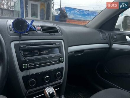Шкода Октавия 2012 в Звенигородка на Automoto.ua Белый Шкода Октавия, объемом двигателя 1.6 л и пробегом 320 тыс. км за 8200 $, фото 1 на Automoto.ua