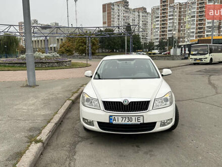 Шкода Октавия 2012 в Киеве на Automoto.ua Белый Шкода Октавия, объемом двигателя 1.9 л и пробегом 305 тыс. км за 7500 $, фото 1 на Automoto.ua