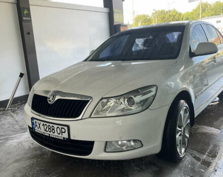Білий Шкода Октавія, об'ємом двигуна 1.6 л та пробігом 156 тис. км за 8500 $, фото 1 на Automoto.ua