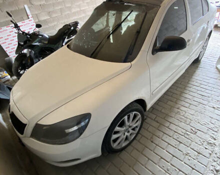 Белый Шкода Октавия, объемом двигателя 1.6 л и пробегом 312 тыс. км за 4000 $, фото 1 на Automoto.ua