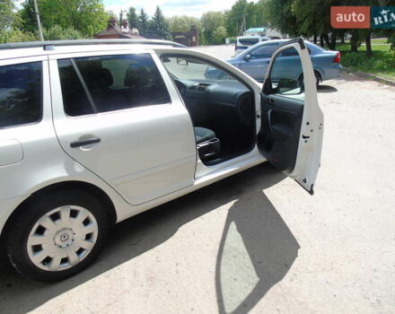 Белый Шкода Октавия, объемом двигателя 1.6 л и пробегом 247 тыс. км за 8900 $, фото 1 на Automoto.ua