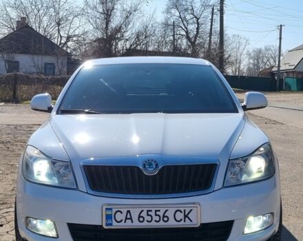 Белый Шкода Октавия, объемом двигателя 1.6 л и пробегом 344 тыс. км за 10500 $, фото 1 на Automoto.ua