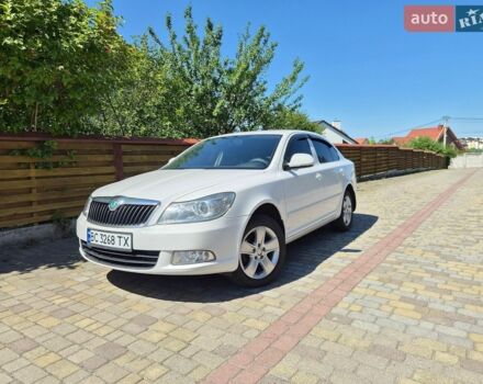 Белый Шкода Октавия, объемом двигателя 1.8 л и пробегом 228 тыс. км за 8500 $, фото 1 на Automoto.ua